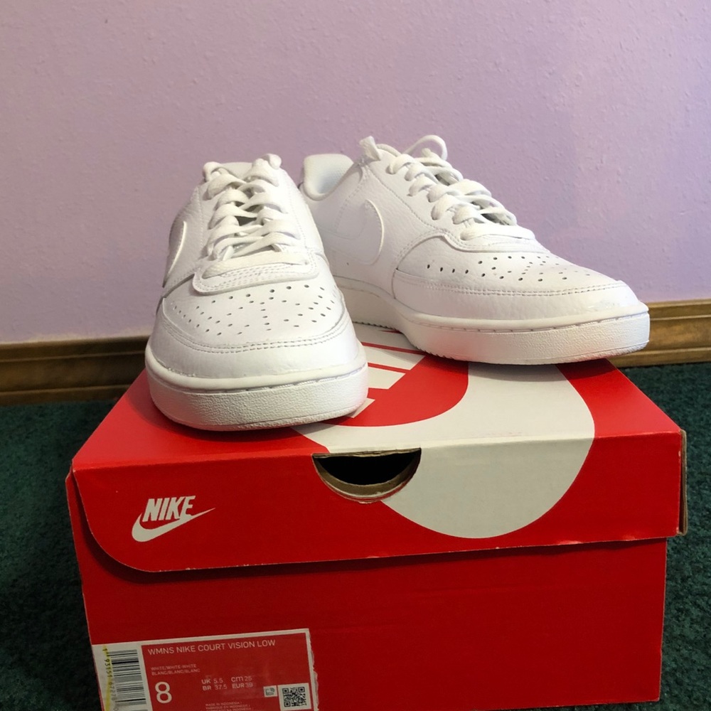 White Nike Court Vision Low size 8 Women’s